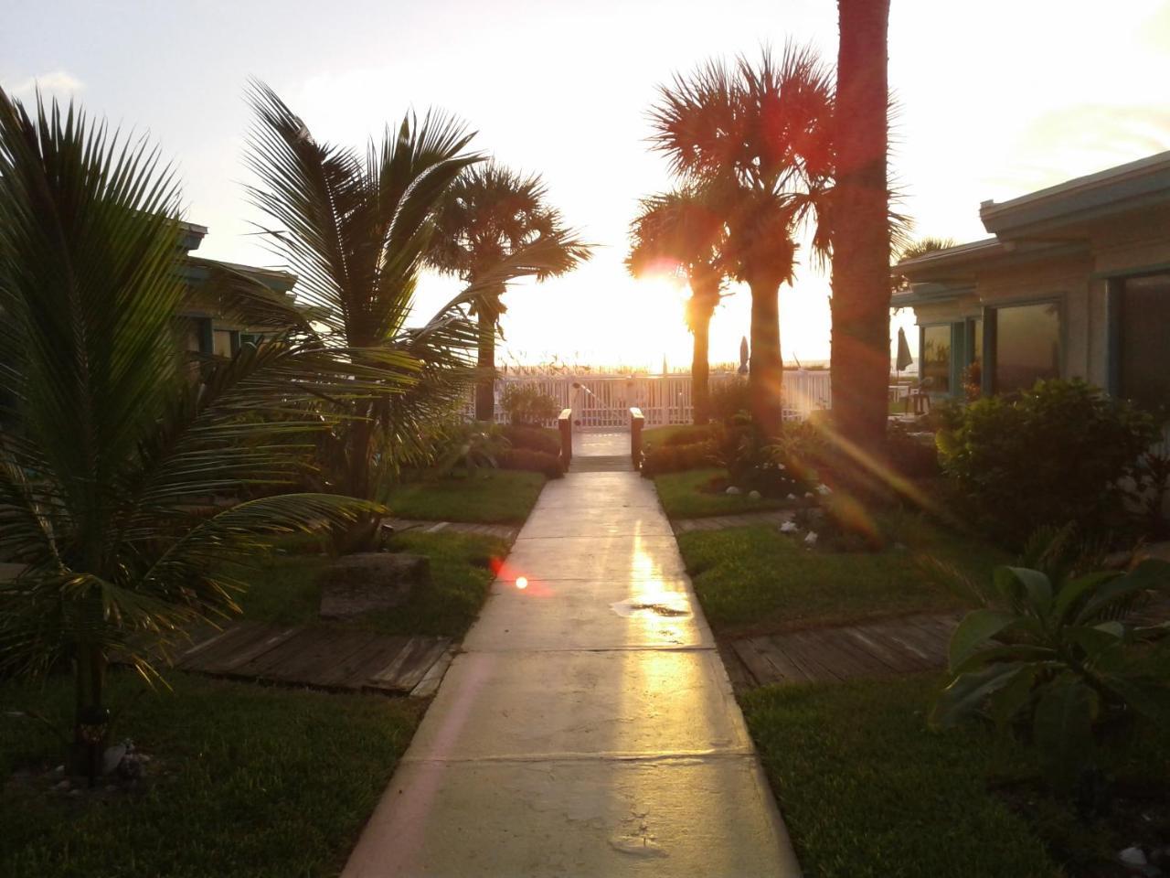 Beach Island Resort Cocoa Beach Extérieur photo